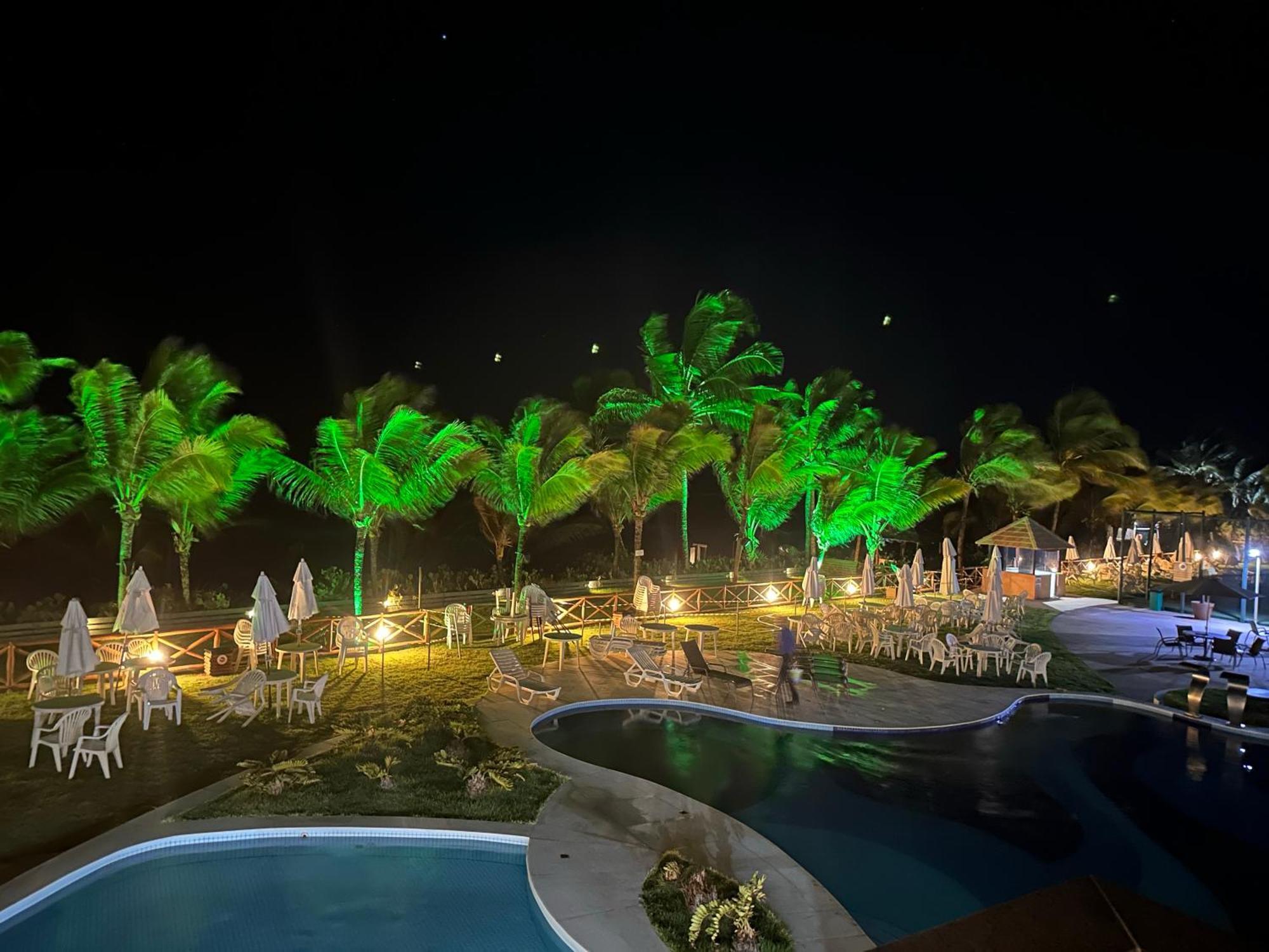 Flat Guarajuba 4 Quartos Terreo A Beira Mar - Pe Na Areia - Governanca Com Arrumadeira E Wi Fi Inclusos Camassari Esterno foto