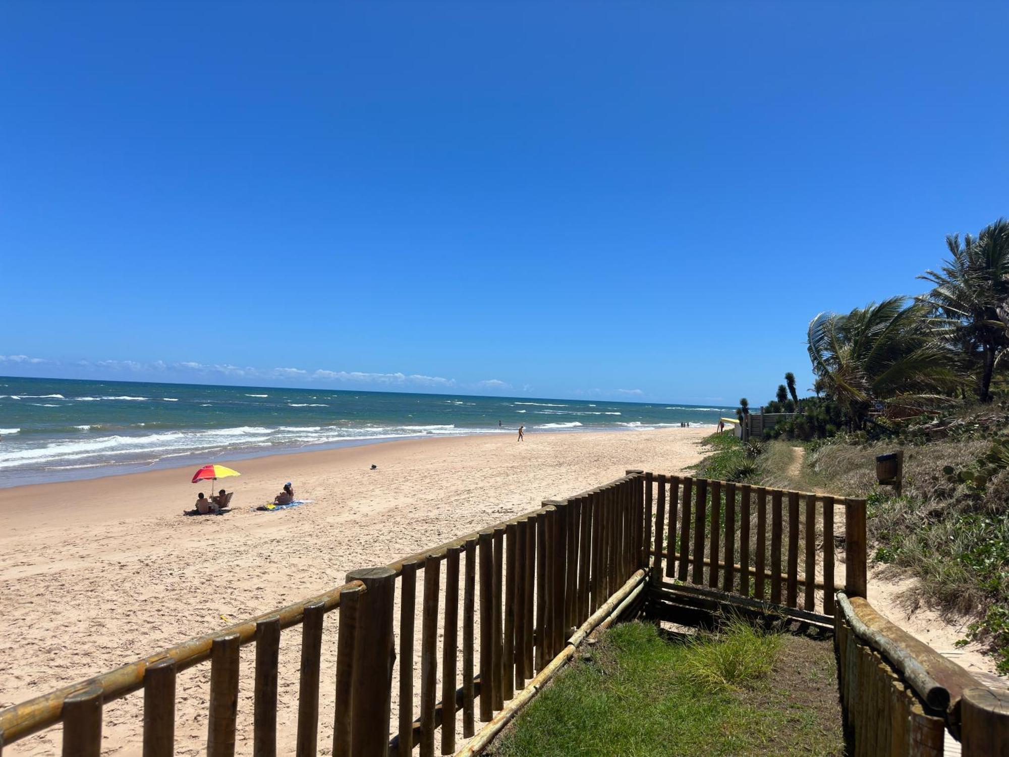 Flat Guarajuba 4 Quartos Terreo A Beira Mar - Pe Na Areia - Governanca Com Arrumadeira E Wi Fi Inclusos Camassari Esterno foto