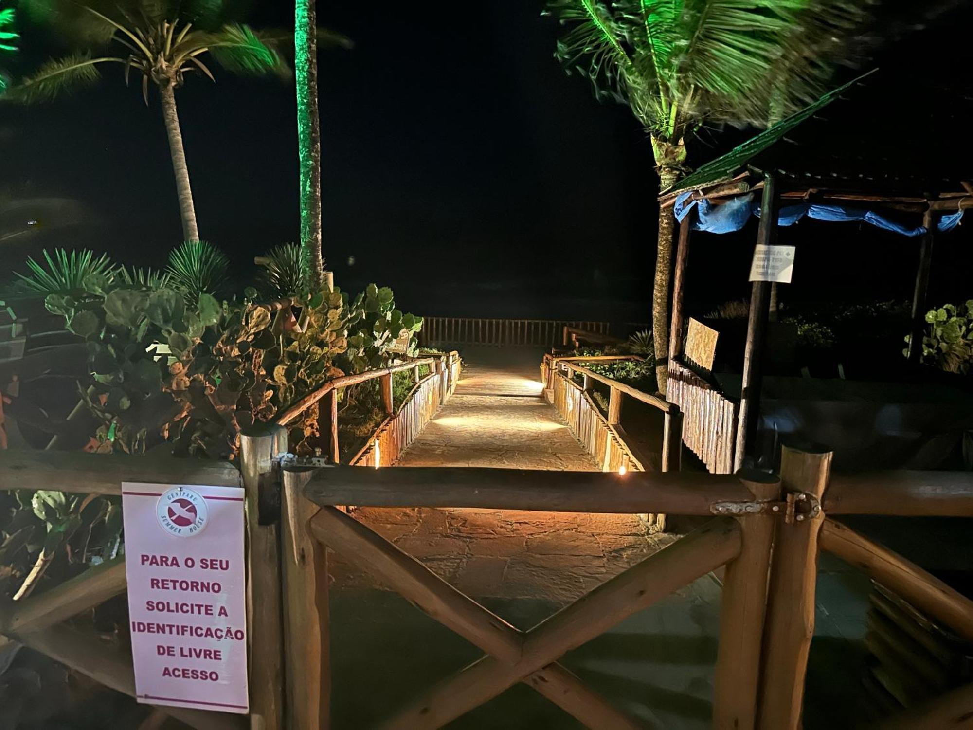 Flat Guarajuba 4 Quartos Terreo A Beira Mar - Pe Na Areia - Governanca Com Arrumadeira E Wi Fi Inclusos Camassari Esterno foto
